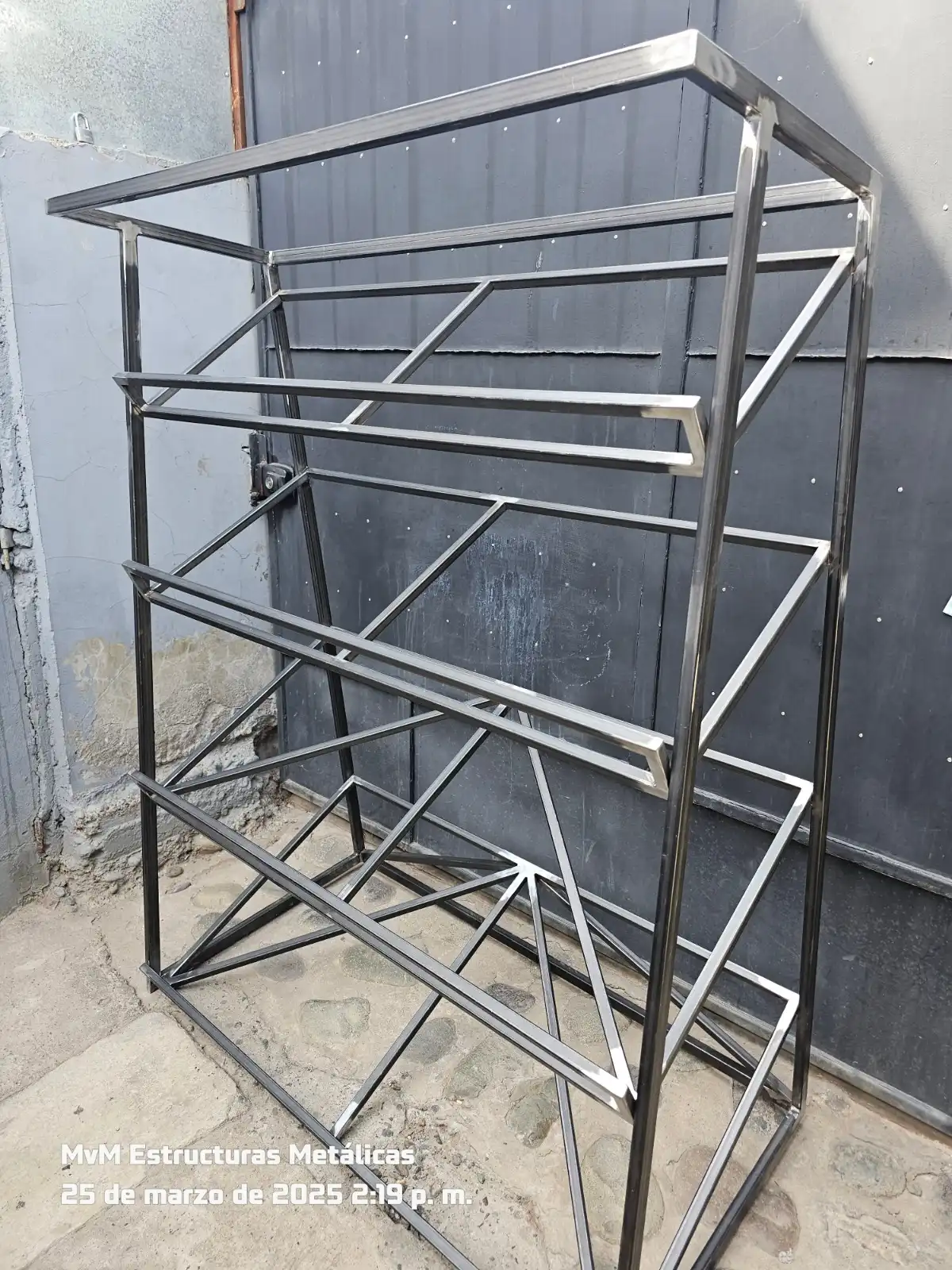 Estructura metálica personalizada fabricada e instalada por Solinox en la Región Metropolitana